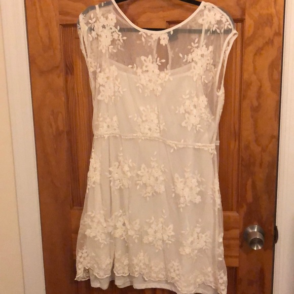 White lace dress - Picture 2 of 2